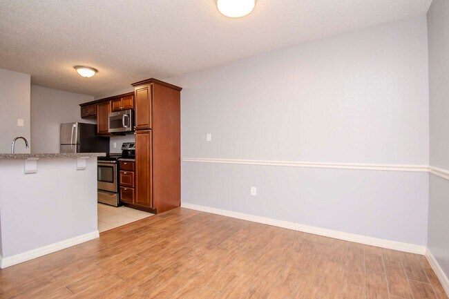 Building Photo - 1BR + Den Condo with Exclusive Move-In Incentive