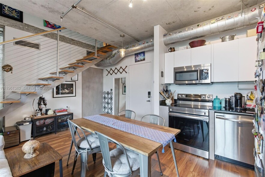 Building Photo - 690 SW 1st Ct