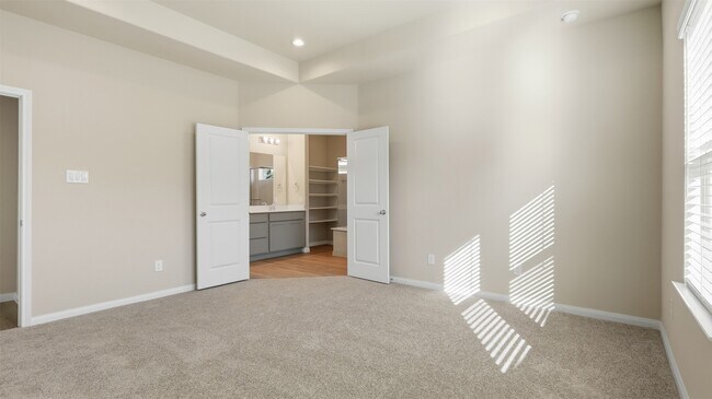 Building Photo - 3918 Sugardale St