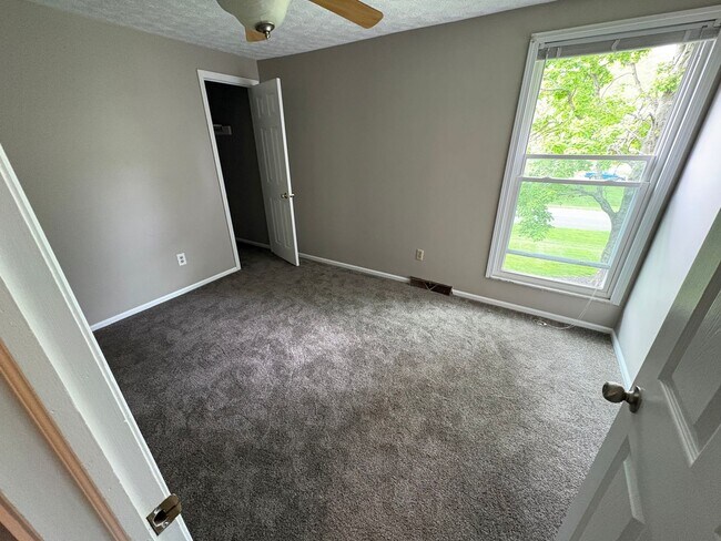 Building Photo - 13236 E Crosset Hill Dr