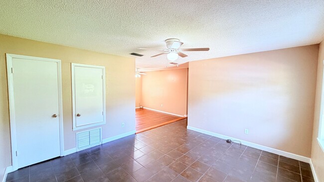 Building Photo - Beautifully Renovated 3-Bedroom Home with Upgrades in Deltona Lakes!!!