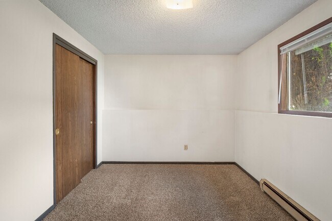 Building Photo - 10512 E Augusta Ave