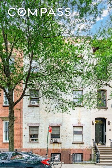 Building Photo - 320 W 20th St