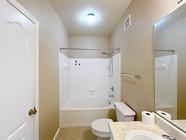 Building Photo - 10471 Villa View Cir