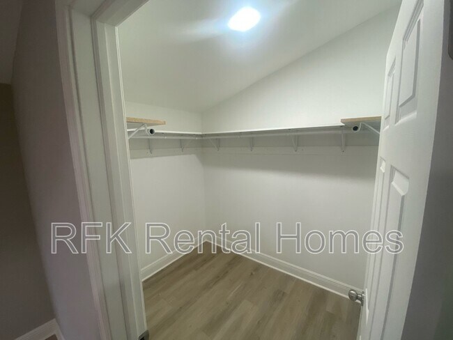 Building Photo - 2226 Langley Ave