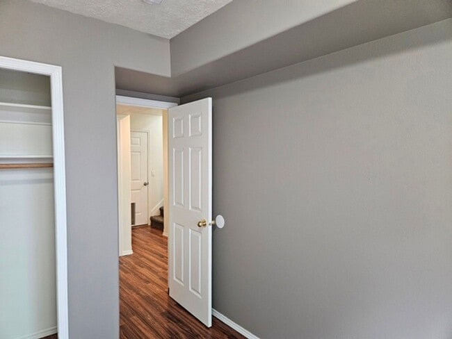 Building Photo - 4Bd/3Ba Two Story House - Available to View!