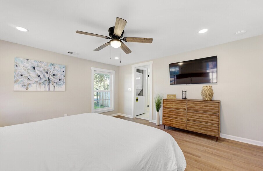 Building Photo - 4737 Aster Dr