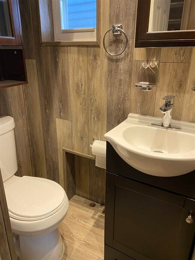 Building Photo - 163 Jewett Ave