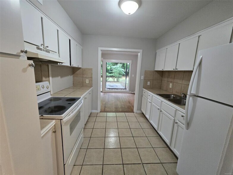 Building Photo - 3733 Wesley Dr