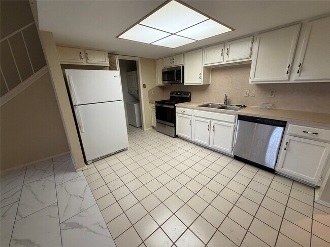 Building Photo - 14777 Wunderlich Dr