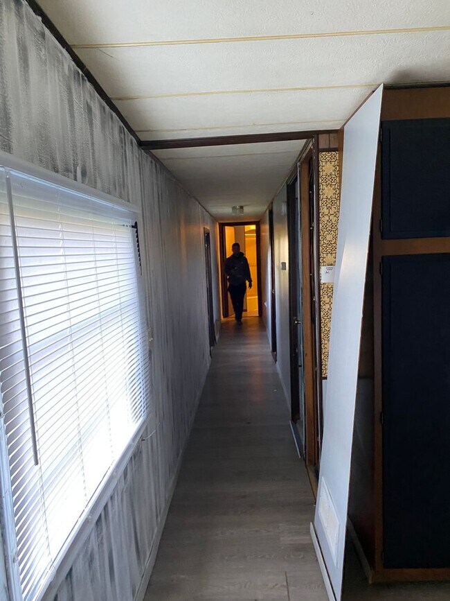 Building Photo - 16945 Rooster Ln