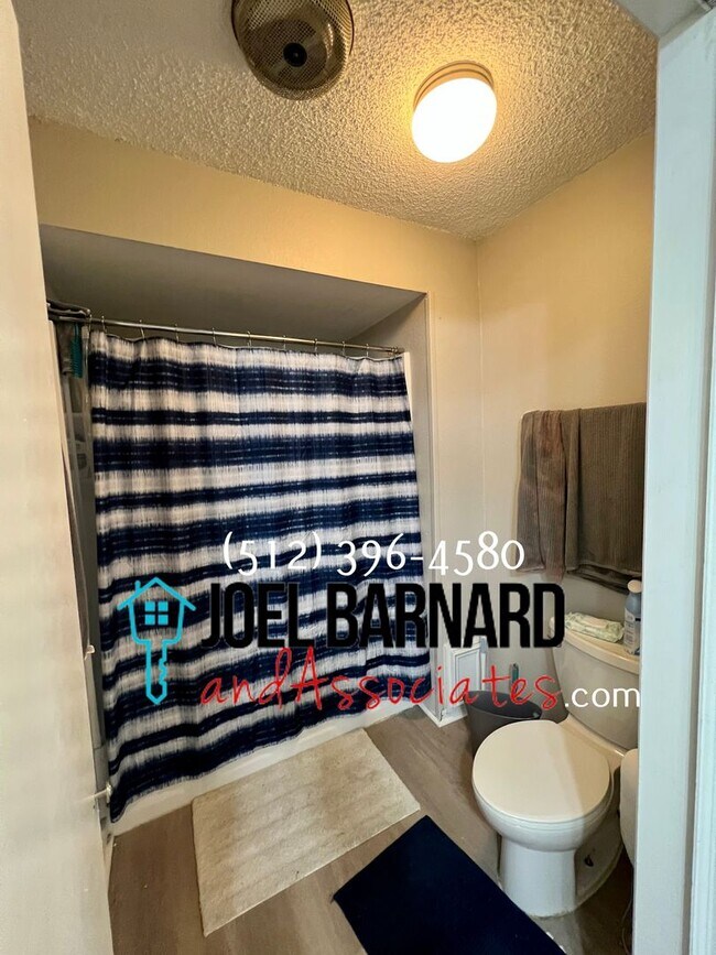 Building Photo - Available Mid July: Just steps Away from Campus and Frisbee Golf Course