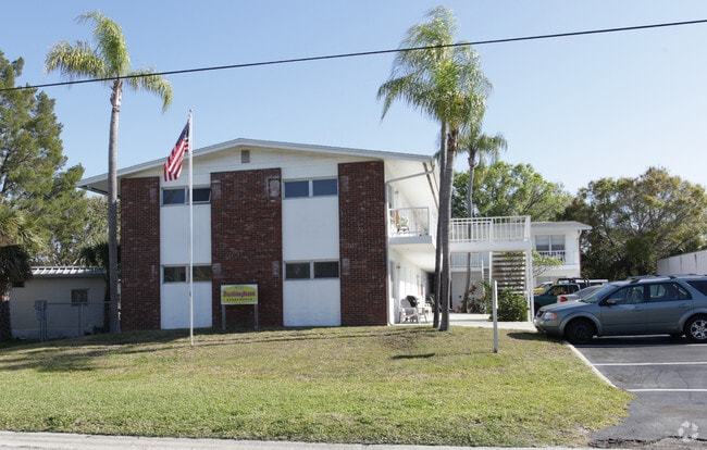 Building Photo - Buckingham Apartments