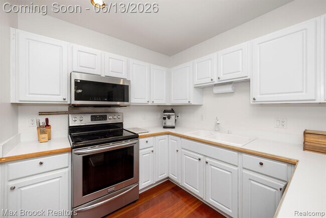 Building Photo - 160 Tiffany Ln Pvt