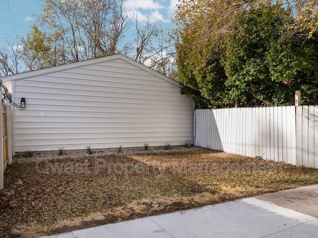 Building Photo - 414 Rose St