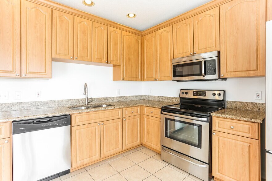 Building Photo - 24922 Oakhaven Ct