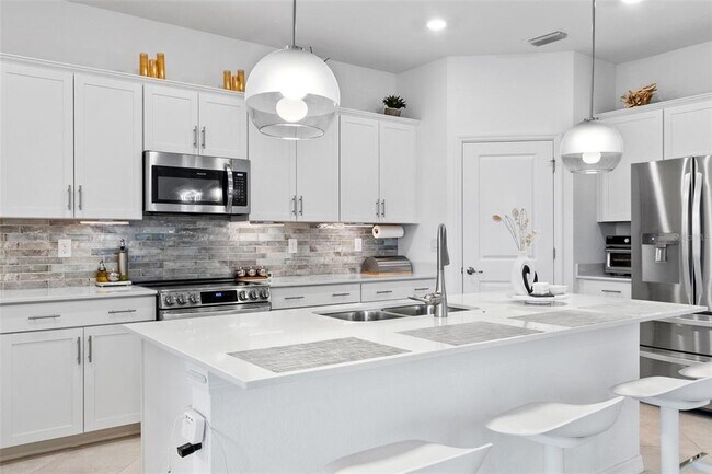 Building Photo - 10868 Sun Drop St