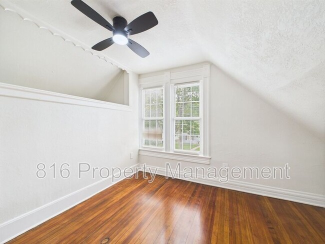 Building Photo - 633 S Fuller Ave