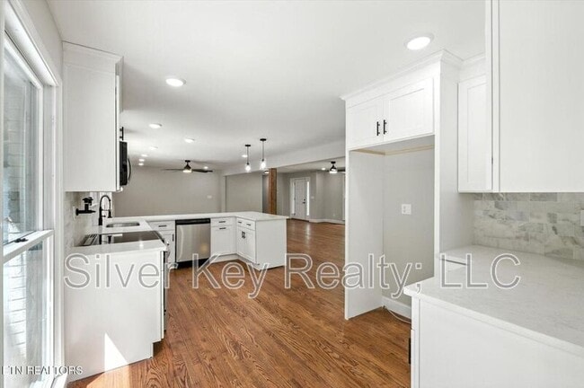 Building Photo - 1113 Springfield Dr