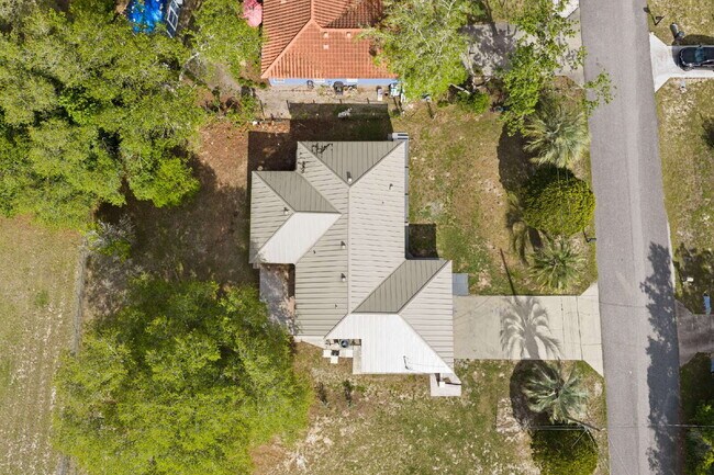 Building Photo - Comfort, Space & Convenience on a Peaceful Corner Lot in the Shores