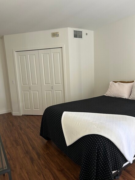 Bedroom - 819 Virginia St