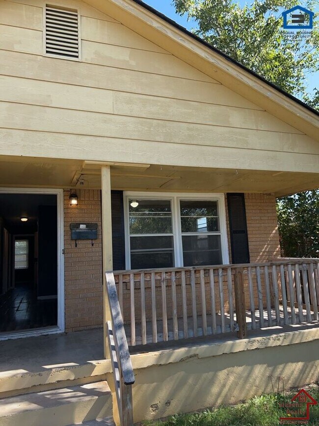 Building Photo - 2811 NW 21st Pl