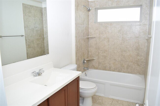 Building Photo - 2021 Pitkin Dr