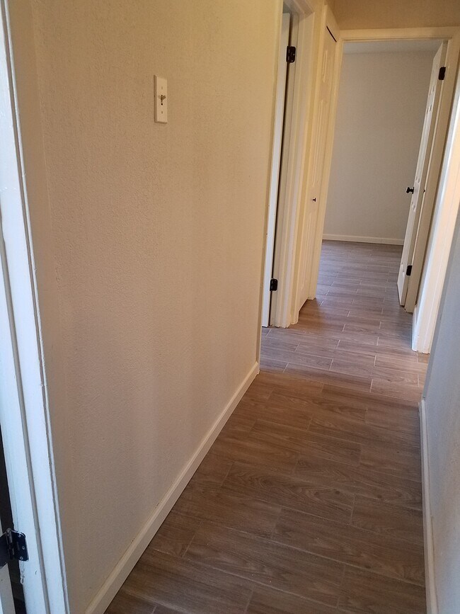 Building Photo - 5227 Vlg Gln Dr