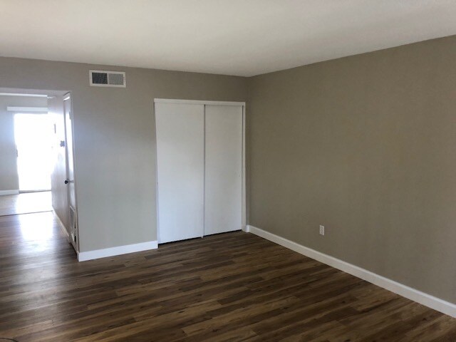 Building Photo - Cute 2 Bedroom Unit at Pier One