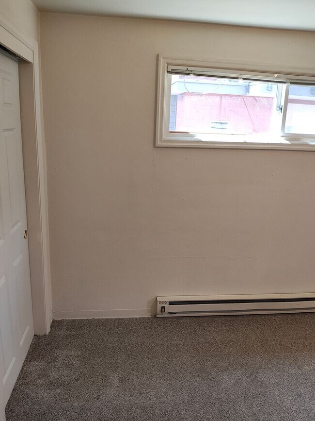 Building Photo - 4BR/2BA House only $2195/month!!!