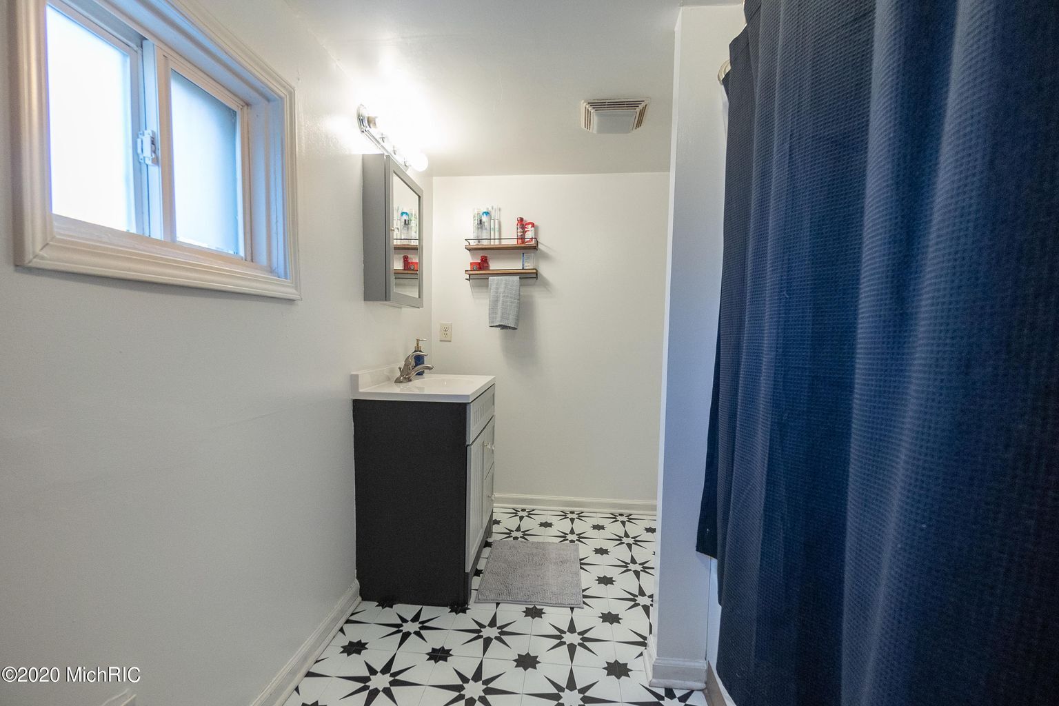 Building Photo - 416 5th St NW