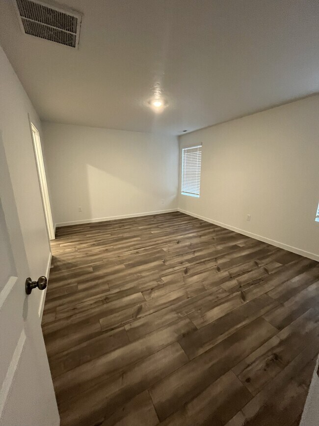 Building Photo - 307 Avalena Ave