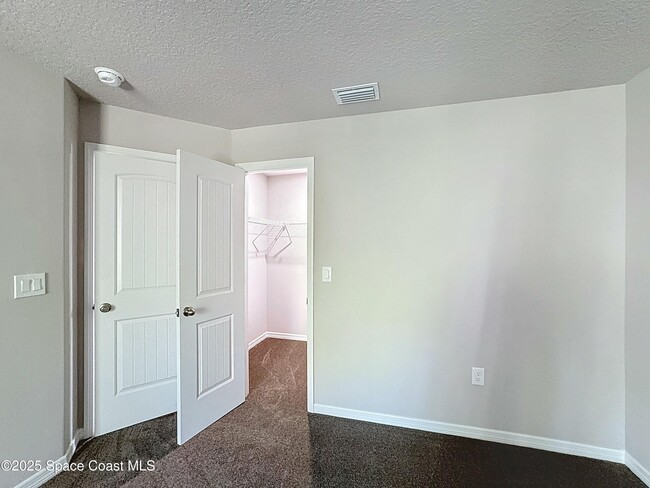 Building Photo - 512 L M Davey Ln
