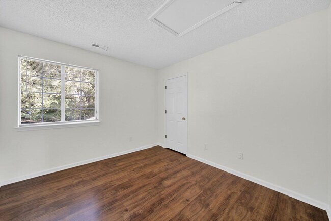 Building Photo - Lovely 4 Bed 2.5 Bath Home in Charlotte!