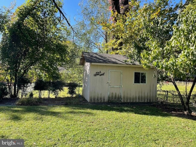 Building Photo - 610 Ritchie Ave