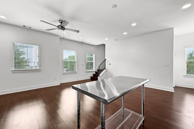 Building Photo - 1000 Muse Ln