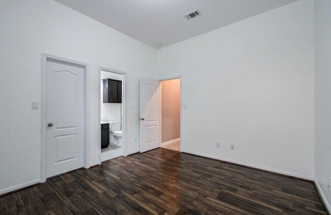 Building Photo - 17622 Quiet Shores Dr