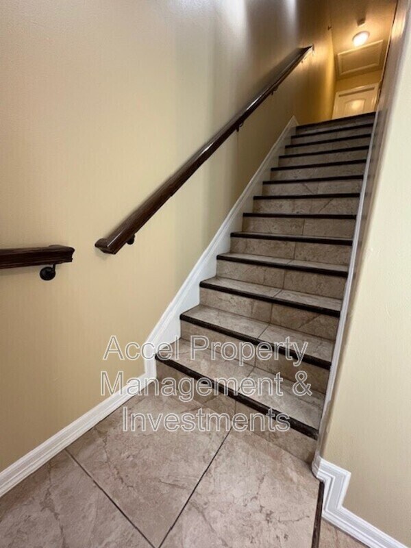 Building Photo - 2607 E Eisenhower Ave