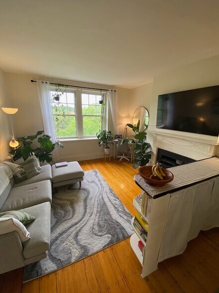 Primary Photo - 1064 Beacon St
