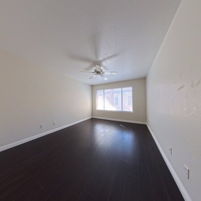 Building Photo - 3 Bedroom | 2nd Floor | Laminate Floors | Gated Community