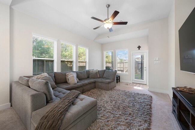 Building Photo - 28750 Shoalhaven Ct