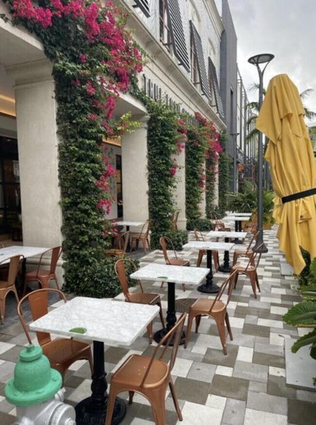 Building Photo - 3526 Whitehall Dr