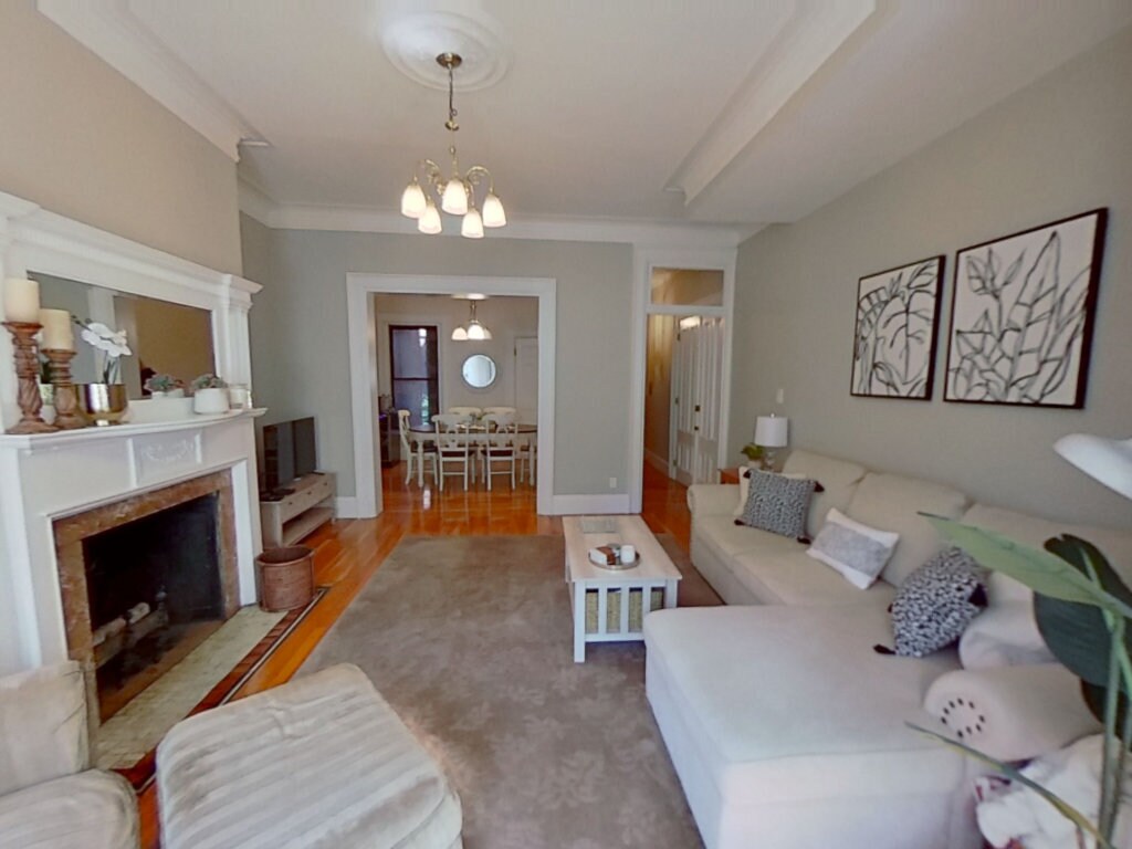 Building Photo - 423 Marlborough St