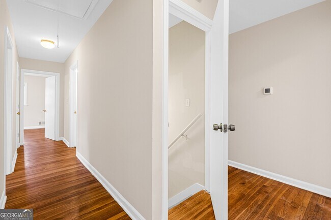 Building Photo - 4140 Rainbow Dr