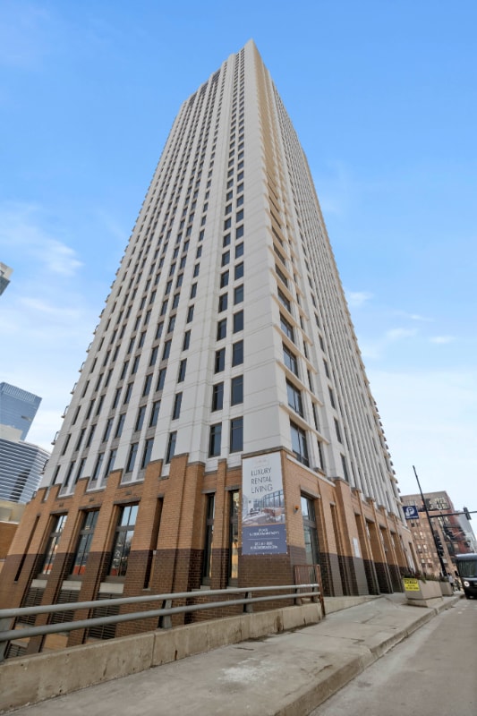 Building Photo - 601 W Kinzie St