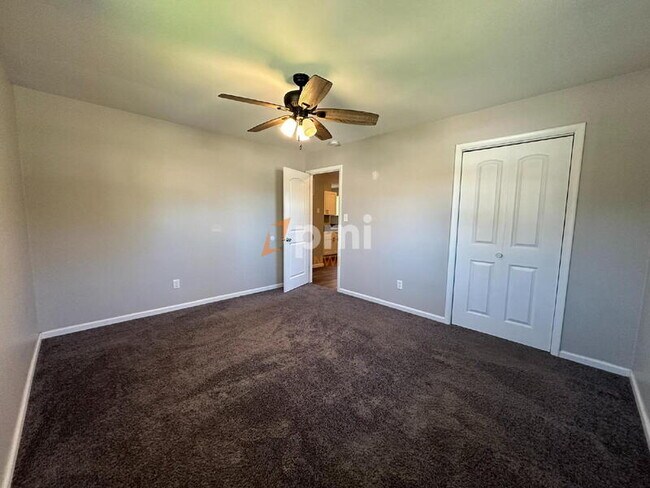 Building Photo - 3010-3012 Willowcreek Rd
