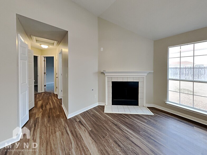 Building Photo - 7732 Parkmont Dr