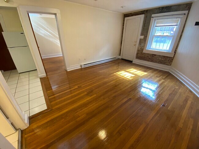 Building Photo - 15 Keswick St