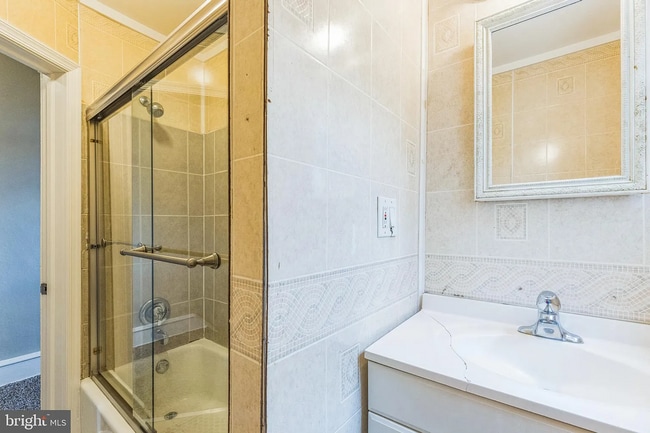 Building Photo - Spacious & Updated Grays Ferry Rowhome Near Parks and Center City — Accepting ALL PHA voucher hol...