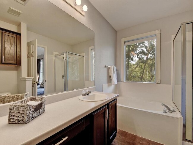 Building Photo - 1466 David Curry Dr
